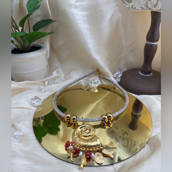 Golden Seashell Pendant Necklace – Nautical Charm with Natural Stone Accents - Picture 16 of 17